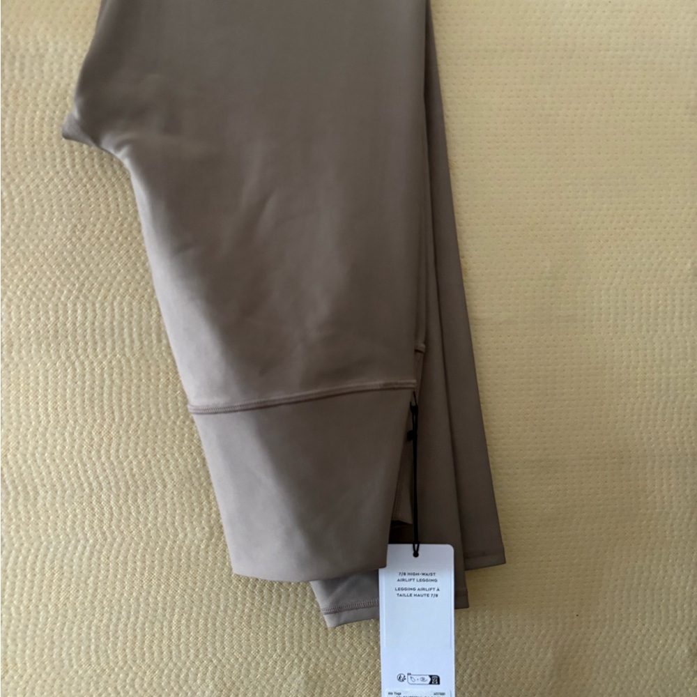 ALO Yoga High-Waist Airlift Legging in Light Brown
